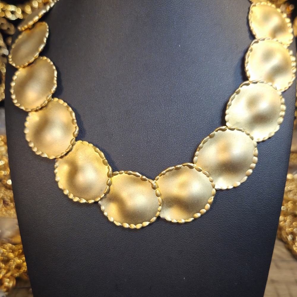 VGT 80s Matte Gold Tone Disc Statement Necklace 18in